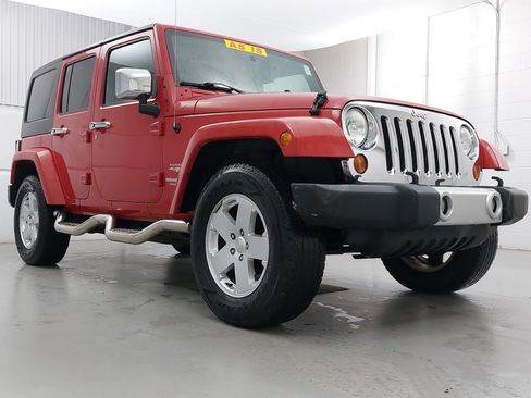 Used 2011 Jeep Wrangler Unlimited Sahara w/ Mopar Chrome Edition Group AWD/4WD image 9