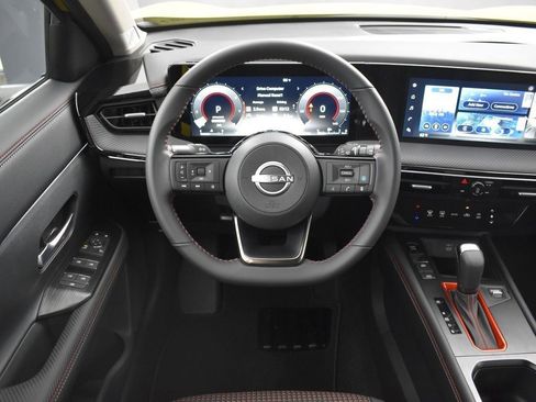 New 2025 Nissan Kicks SR AWD/4WD image 13