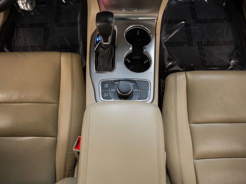 Used 2020 Jeep Grand Cherokee Limited w/ Luxury Group II image 32