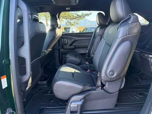 Used 2026 Toyota Sienna XLE Woodland Edition AWD/4WD image 18