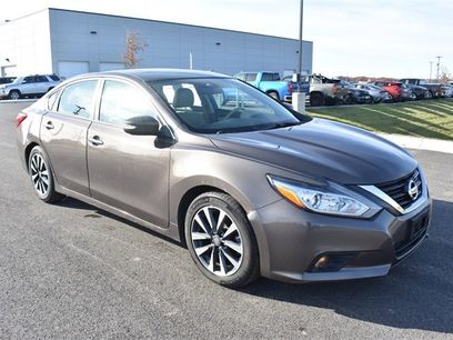 Used 2017 Nissan Altima 2.5 SL w/ Moonroof Package