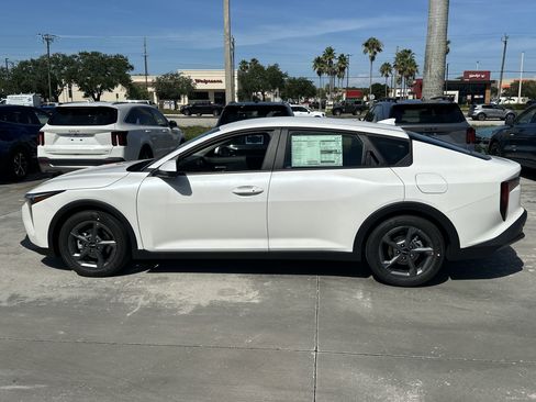 New 2025 Kia K4 LXS image 9