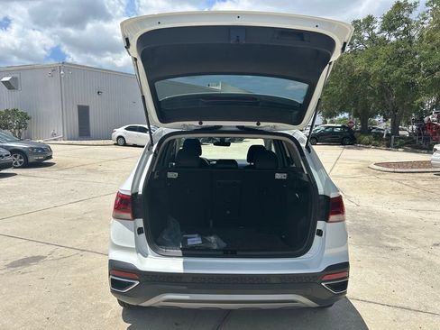 Used 2024 Volkswagen Taos SE FWD image 37