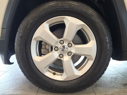 Used 2018 Jeep Compass Latitude w/ Popular Equipment Group FWD image 13