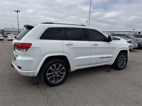 Used 2017 Jeep Grand Cherokee Overland image 2