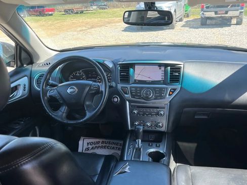 Used 2019 Nissan Pathfinder SL image 11