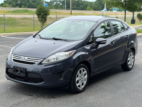 Used 2013 Ford Fiesta SE FWD image 4