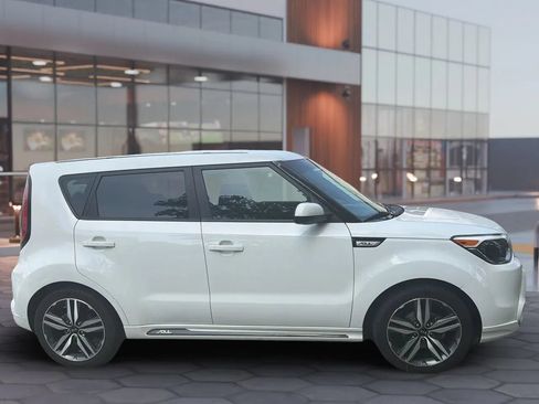 Used 2016 Kia Soul + w/ Soulful Package FWD image 14