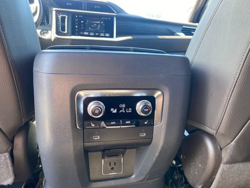 Used 2023 GMC Yukon XL Denali AWD/4WD image 13