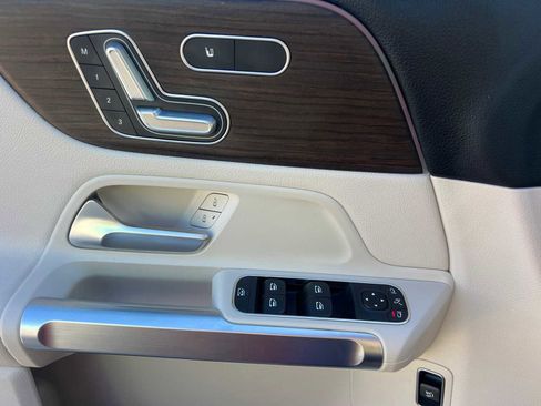 Used 2025 Mercedes-Benz GLB 250 image 19