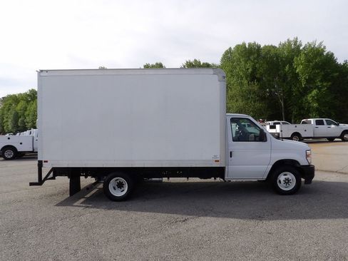 Used 2024 Ford E-350 and Econoline 350 Super Duty w/ Driver's Safety Package RWD image 9