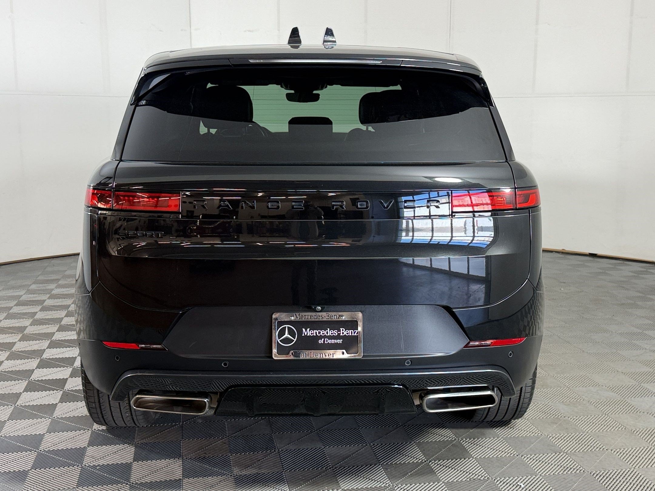 Used 2025 Land Rover Range Rover Sport SE AWD/4WD image 10