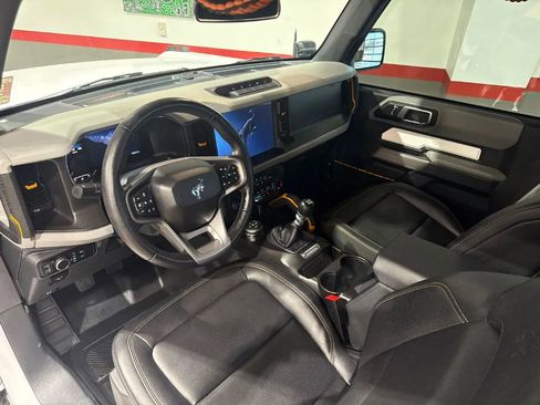 Used 2023 Ford Bronco Badlands image 9
