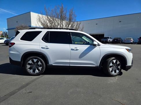 New 2026 Honda Pilot Touring image 3