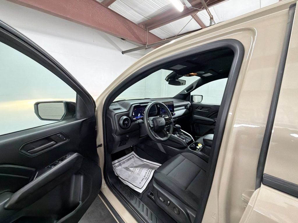 Certified 2024 Chevrolet Colorado Trail Boss w/ Technology Package AWD/4WD image 10