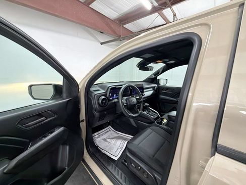 Used 2024 Chevrolet Colorado Trail Boss w/ Technology Package AWD/4WD image 10