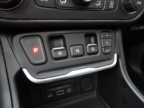 Used 2018 GMC Terrain SLT w/ Preferred Package image 18