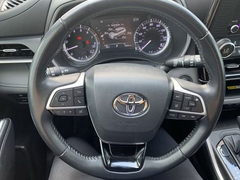 Used 2023 Toyota Highlander XSE image 19