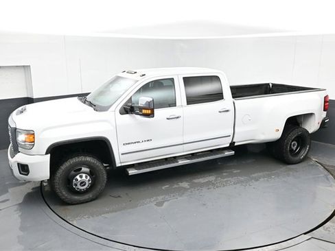 Used 2018 GMC Sierra 3500 Denali w/ Duramax Plus Package image 36