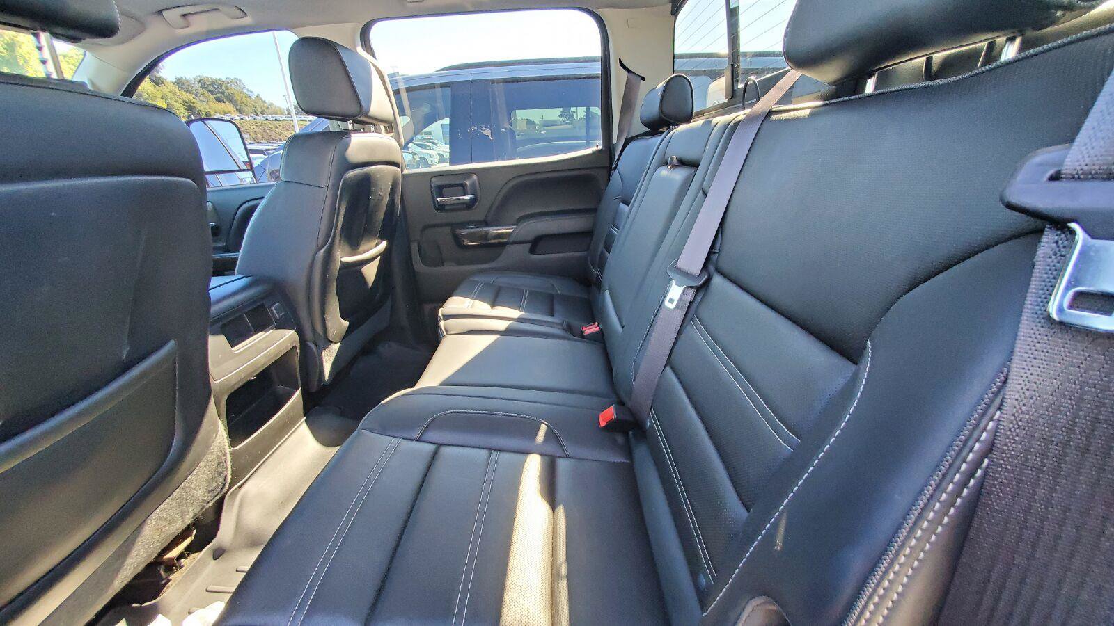 Used 2015 GMC Sierra 2500 Denali w/ Duramax Plus Package AWD/4WD image 5
