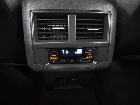 Used 2023 Volkswagen Atlas SEL Premium image 17