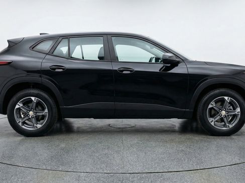 Used 2025 Chevrolet Blazer LT image 11