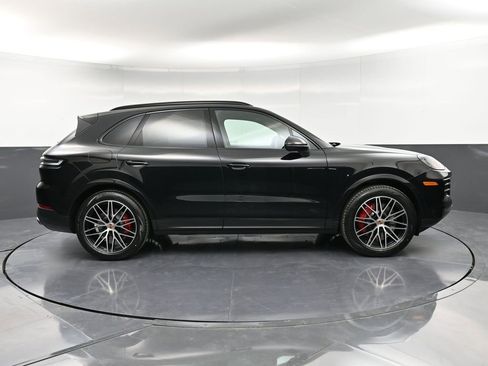 New 2026 Porsche Cayenne S image 9