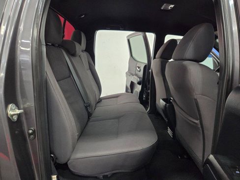 Used 2016 Toyota Tacoma TRD Sport image 10