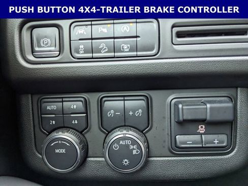 Used 2024 Chevrolet Tahoe Z71 w/ Luxury Package image 16