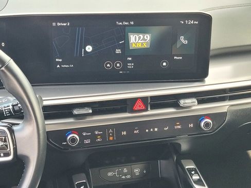 Used 2024 Kia Sorento S image 16