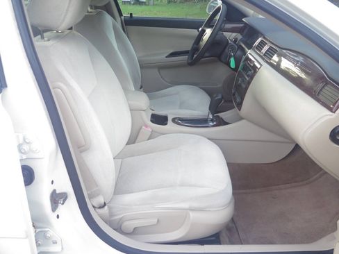 Used 2009 Chevrolet Impala LT FWD image 35