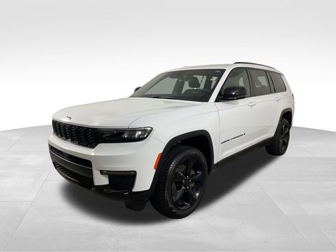 Used 2025 Jeep Grand Cherokee L Limited w/ Black Appearance Package AWD/4WD image 4