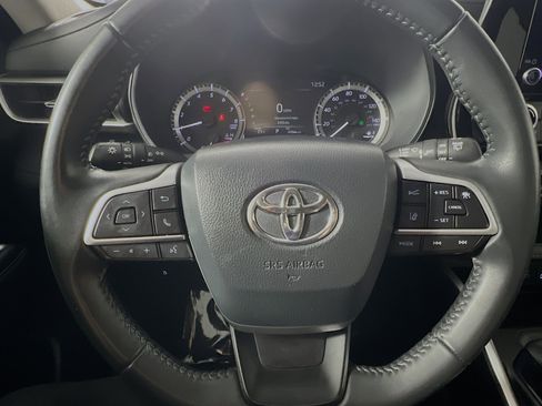 Used 2024 Toyota Highlander LE image 18
