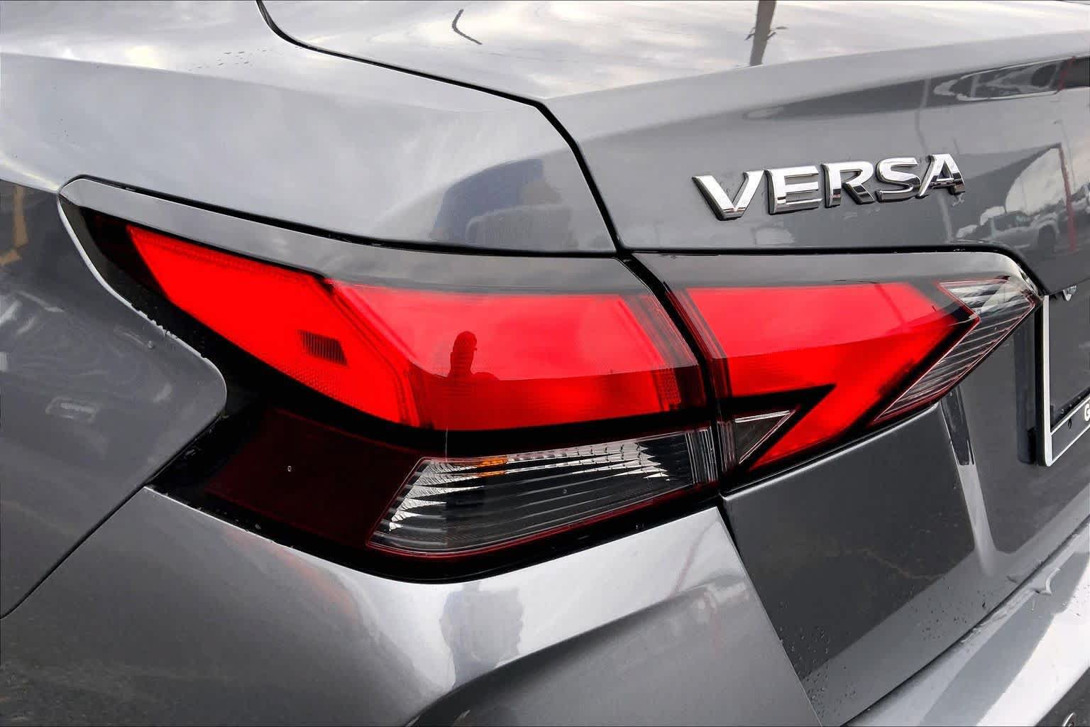 Used 2021 Nissan Versa S FWD image 29
