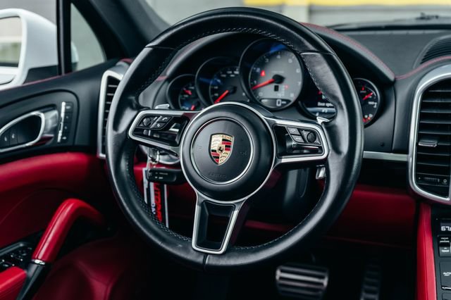 Used 2016 Porsche Cayenne S AWD/4WD image 9