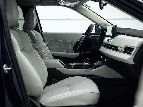 New 2025 Mitsubishi Outlander SEL image 13