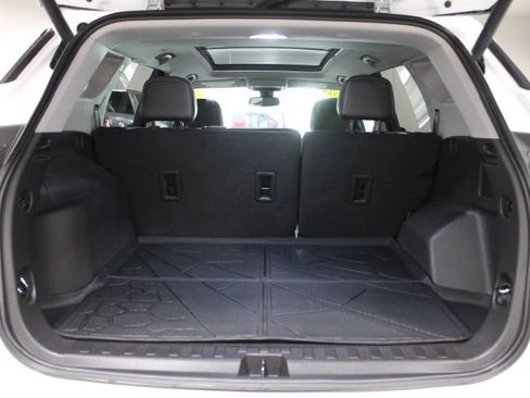 Used 2022 GMC Terrain SLT w/ Tech Package AWD/4WD image 14