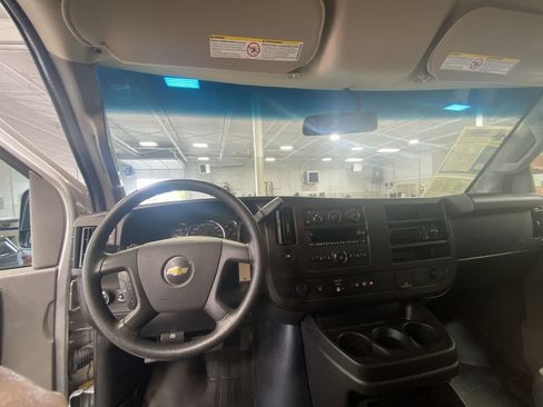 Used 2022 Chevrolet Express 2500 w/ Enhanced Convenience Package RWD image 27