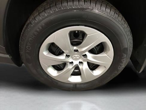 Used 2022 Toyota RAV4 LE AWD/4WD image 20
