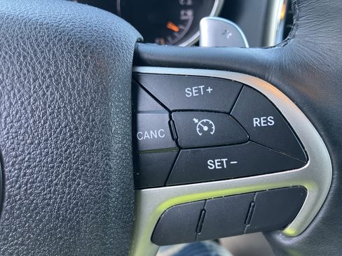 Used 2017 Jeep Grand Cherokee Limited w/ Luxury Group II image 26