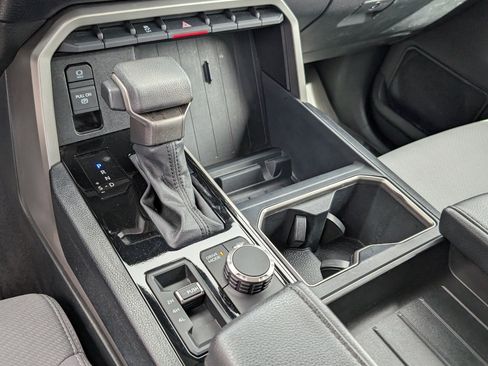 Used 2023 Toyota Tundra SR5 w/ SR5 Convenience Package AWD/4WD image 16