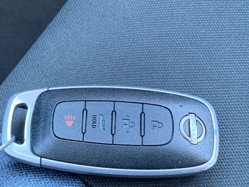 Used 2025 Nissan Versa SV image 21