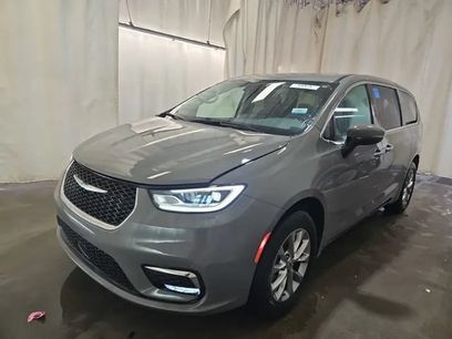 Used 2023 Chrysler Pacifica Touring-L