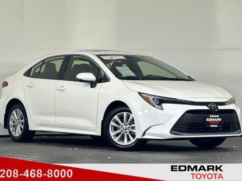 Certified 2026 Toyota Corolla XLE image 1