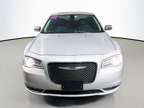 Used 2020 Chrysler 300 Limited RWD image 3