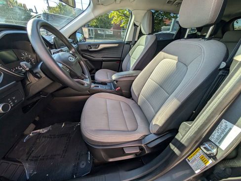 Used 2022 Ford Escape S image 15