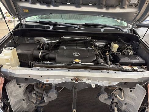 Used 2011 Toyota Tundra Limited w/ Memory Pkg AWD/4WD image 32