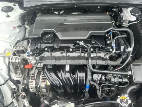 Used 2024 Hyundai Elantra Limited FWD image 19