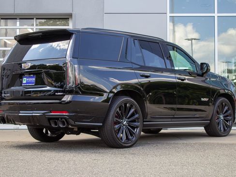 Used 2025 Cadillac Escalade V AWD/4WD image 10