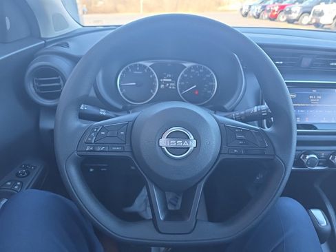 Used 2025 Nissan Kicks Play S image 17